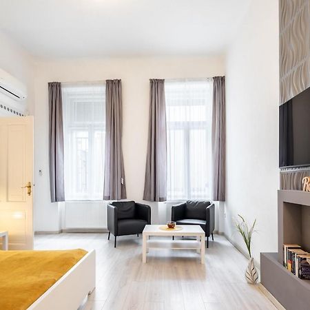 New, High Quality Apartment In The City Center Budapest Esterno foto
